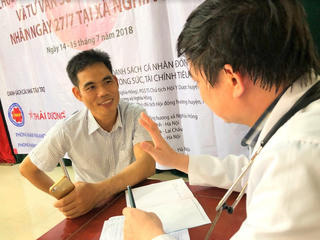 Gần 400 bà con diện chính sách tỉnh Nam Định được cấp, phát thuốc miễn phí