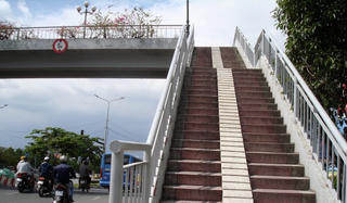 Lãng phí những cây cầu đi bộ