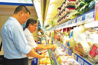 Cà Mau: Tăng cường giám sát vệ sinh an toàn thực phẩm