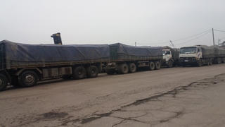 Tranh luận dữ dội về tải trọng xe biển Lào đi trên đường Việt Nam