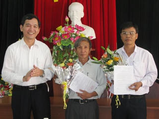 Cảnh cáo Phó Chủ tịch huyện gian dối kê khai bằng đại học