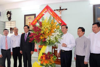 Phó Chủ tịch Lê Bá Trình chúc mừng lễ Giáng sinh tại Tòa Giám mục Phú Cường