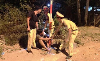 CSGT băng vườn đuổi bắt đối tượng vận chuyển ma túy trong đêm