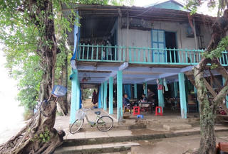 Chuyện đời trên đảo ông Sắt