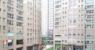 Cháu bé 5 tuổi rơi từ tầng 11 chung cư xuống đất tử vong
