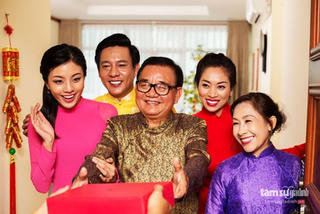 Chọn tuổi xông đất đầu năm Bính Thân