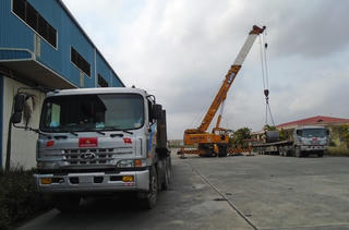 Xe container mang biển số quân sự giả đi vào đường cấm