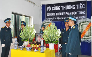 Tổ chức tang lễ phi công Phạm Đức Trung theo nghi thức quân đội