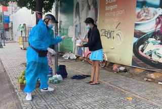 Chàng trai 'gọi là có mặt' làm việc thiện, giúp đỡ người nghèo