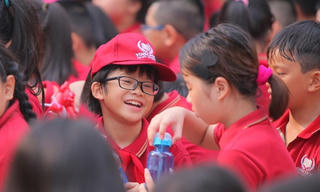 ‘Chú lính chì’ Thiện Nhân trong ngày khai giảng ở trường mới