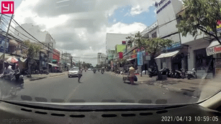 Tài xế nhường đường cho cậu bé và cái kết bất ngờ