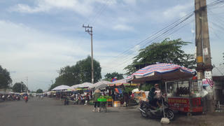 Quảng Ninh: Dân bức xúc, chính quyền bất lực với chợ trái phép?