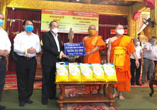 Phó Thủ tướng Thường trực Trương Hòa Bình chúc mừng Tết Chôl Chnăm Thmây