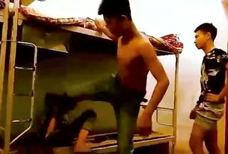 Kỷ luật 3 học sinh đánh bạn dã man trong kí túc xá