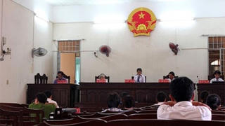 Khởi tố nữ Thư ký tòa làm giả quyết định ly hôn