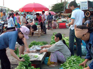 Bảo vệ người yếu thế