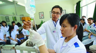 Nhóm ngành đào tạo lĩnh vực sức khỏe: Quy định điểm sàn là cần thiết
