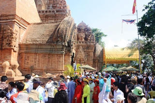 Khai mạc Lễ hội Tháp Bà Ponagar năm 2017