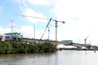 Hợp long cầu sông Chà dự án đường cao tốc Bến Lức-Long Thành