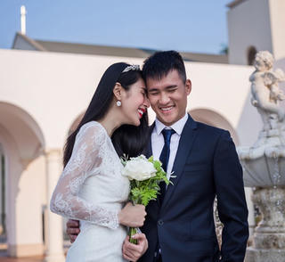 Thủy Tiên, Công Vinh tái hiện lễ cưới trong MV