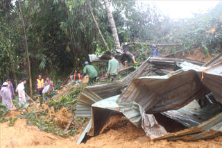 Sạt lở kinh hoàng ở Bắc Trà My: ‘Đau quá các anh ơi’