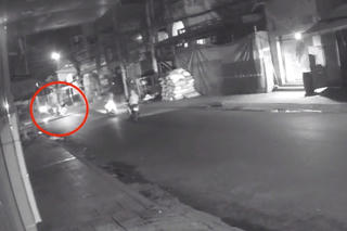 Băng cướp 'choai choai' dọa đâm 2 cô gái trẻ để cướp xe tay ga