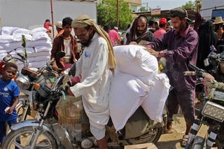 Các nước giàu bị tố giảm chi viện trợ nhân đạo