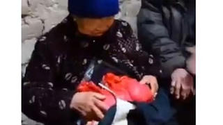 Cụ bà 20 năm cất ruột trong...  túi nilon