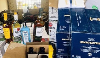 Bắt giữ xe tải vận chuyển 540 chai rượu ngoại không rõ nguồn gốc