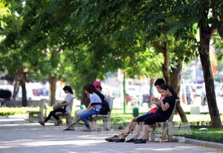 Bắc Bộ trời chuyển nắng, Trung Bộ có mưa lớn