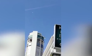 Hai vật thể hình cầu bay qua bầu trời Malaysia gây sốt