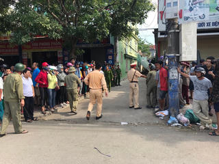 Sập nhà 2 tầng, một người mắc kẹt bên trong