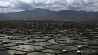 Lại xuất hiện động đất mạnh 6,4 độ Richter trên đảo Sumbawa, Indonesia