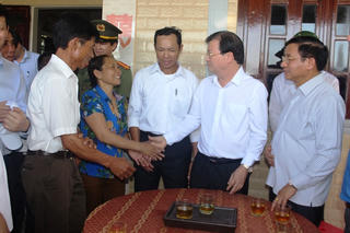 Phó Thủ tướng Trịnh Đình Dũng kiểm tra khắc phục sự cố môi trường tại Hà Tĩnh