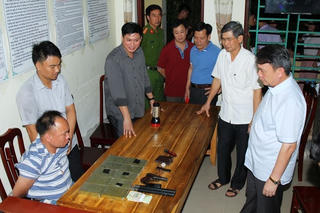 Hà Nam: Bắt đối tượng vận chuyển 10 bánh heroin