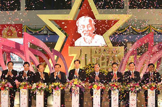 Khai mạc triển lãm Thành tựu Kinh tế - Xã hội năm 2015