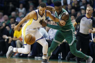 Boston Celtics thắng ngược đương kim vô địch Golden State Warriors