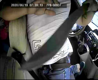 Phạt phụ xe khách cầm mã tấu dọa chém người