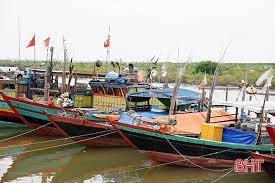 Hà Tĩnh kêu gọi tàu thuyền vào nơi tránh trú bão số 7 an toàn