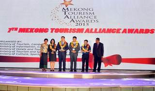 VQG Phong Nha – Kẻ Bàng nhận Giải thưởng "Di sản hữu hình xuất sắc nhất”