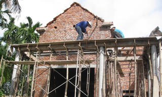 Đẩy nhanh tiến độ xây dựng nhà cho người có công