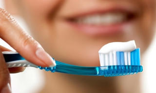 Không đánh răng trước khi ngủ có hại thế nào?