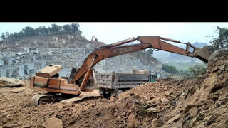 Dân bức xúc vì doanh nghiệp khai thác đất trái phép