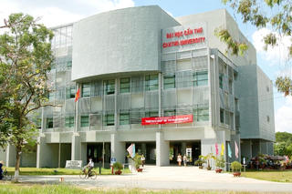 Đại học Cần Thơ trao bằng cho 9 tiến sĩ, 560 thạc sĩ