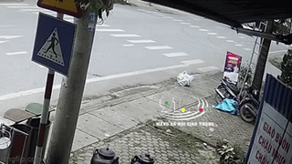 Kinh hoàng Range Rover tông taxi, 4 người thương vong 