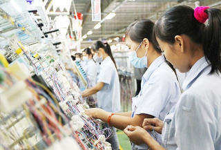 Tự nguyện làm thêm giờ vì lương thấp