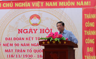 Ông Phan Đình Trạc tham dự ngày Hội Đại đoàn kết toàn dân tộc ở Cần Thơ