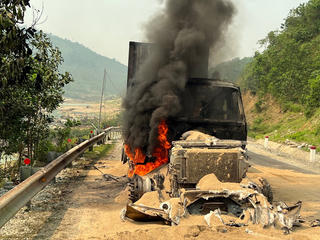 Quảng Nam: Xe đầu kéo bốc cháy lớn trên đường Hồ Chí Minh