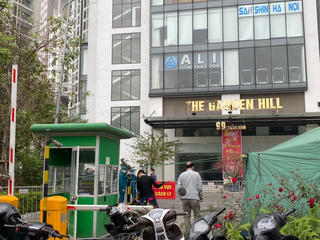 Hình ảnh cơ quan chức năng phong toả chung cư Garden Hill