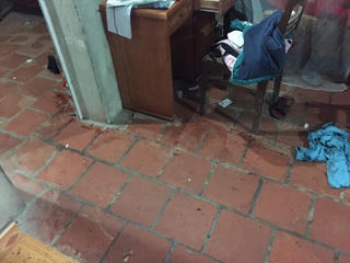 Con gái bị bố chém trọng thương vì không chịu nấu cơm